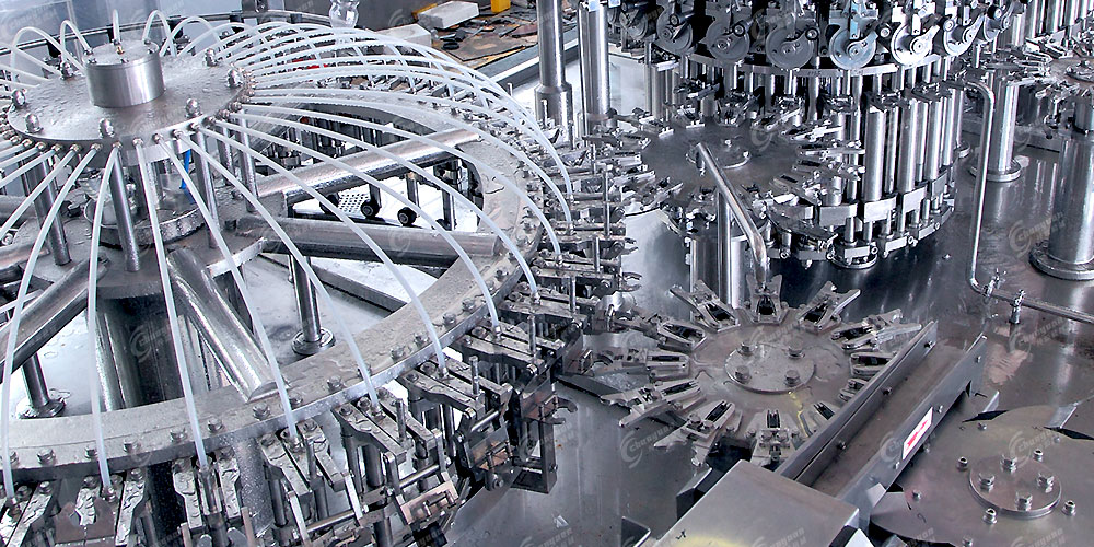 四合一果粒果汁灌裝機(jī)-6